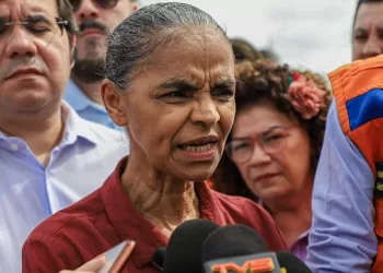 “A mudança do clima vai aumentar cada vez mais as enchentes”, afirma Marina durante visita ao Acre