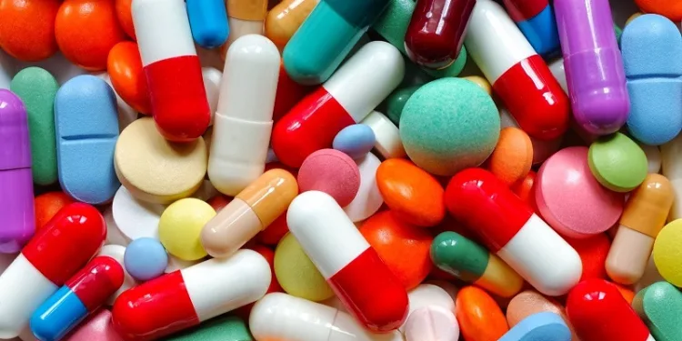 Preços dos remédios vão subir até 4,5% a partir deste domingo