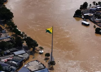 Com 17,75 metros na manhã desta segunda-feira, Rio Acre registra a segunda maior enchente na capital