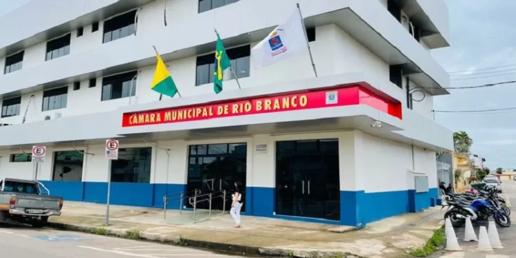 Presidente da Câmara de RB autoriza 14 viagens para capacitação fora do Acre; cerca de R$ 115 mil em gastos