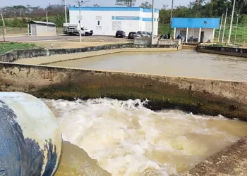 Isolados devido enchente, moradores denunciam falta de água tratada em bairros de Rio Branco