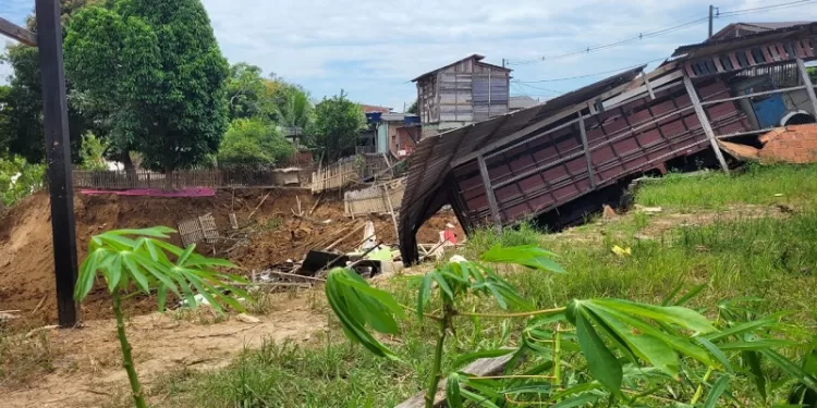Terrenos de areia às margens do Rio Acre são mais suscetíveis a desbarrancamento, alerta Defesa Civil