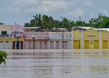 Nível do Rio Acre segue em queda na capital, mas atingidos ainda não podem retornar as residências