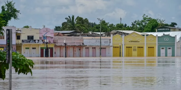 Nível do Rio Acre segue em queda na capital, mas atingidos ainda não podem retornar as residências