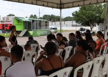 DPE realiza emissão de documentos para desabrigados no Parque de Exposições, em Rio Branco