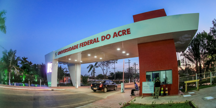 Devido greve dos técnicos-administrativos, Ufac anuncia pausa no cronograma do Sisu 2024; entenda