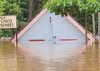 Em Xapuri, Rio Acre ultrapassa 17 metros e quase 5 mil pessoas são atingidas