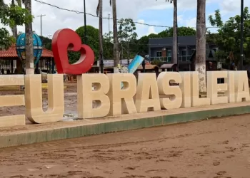 Brasiléia enfrenta cenário de destruição após enchente histórica; veja fotos