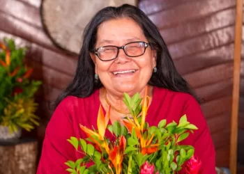 Mulher, cantora, compositora, professora, parteira: conheça a acreana que realizou mais de 300 partos