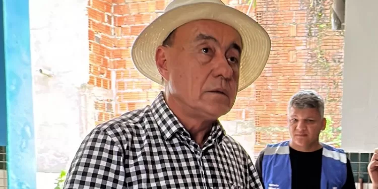 Em vídeo, Bocalom desmente distribuição desorganizada de cestas básicas: “Não é a Prefeitura”