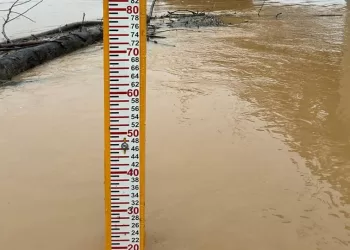 Rio Acre registra 13,80 metros e deve retornar à cota de alerta nesta segunda-feira (11)