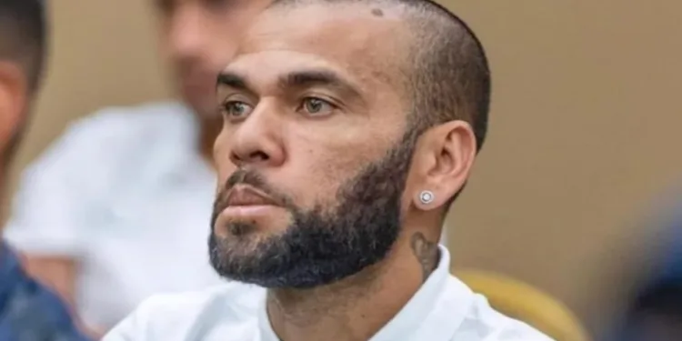 Daniel Alves paga fiança de 1 milhão de euros e já pode deixar a prisão em Barcelona