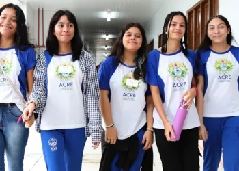 Estudantes começam a receber primeira parcela do Programa Pé-de-Meia