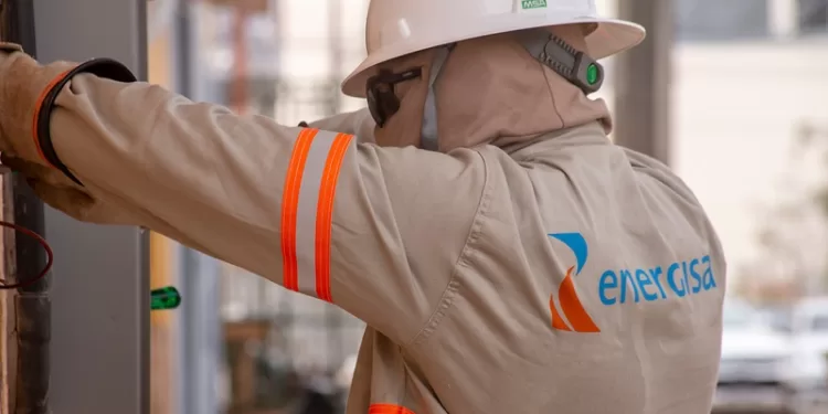 Energisa anuncia desligamento de energia para 8 mil pessoas devido enchentes no Acre