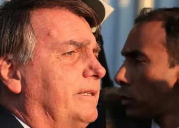 Bolsonaro diz ao STF que seria “ilógico” pedir asilo a embaixador