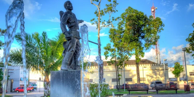 Lei “Adote uma Praça” permite que empresas privadas realizem reformas em áreas públicas de Rio Branco