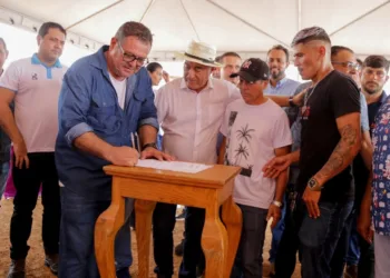 Última ordem de serviço do Asfalta Rio Branco vai contemplar mais de 20 bairros