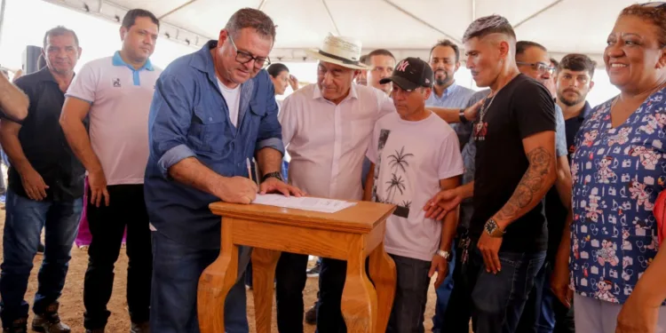 Última ordem de serviço do Asfalta Rio Branco vai contemplar mais de 20 bairros
