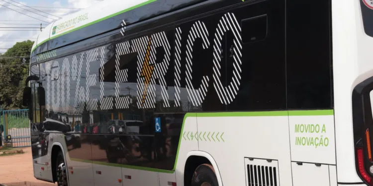 Rio Branco recebe primeiro ônibus elétrico para transporte coletivo