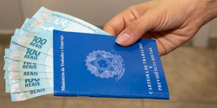 Economista acreano diz que salário mínimo de R$ 1.502 é a melhor possibilidade para 2025