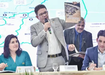 Plano de Adequação às Mudanças Climáticas no Acre é entregue a ministros