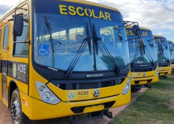 Motoristas do transporte escolar em todo estado aderem paralisação por atraso nos salários