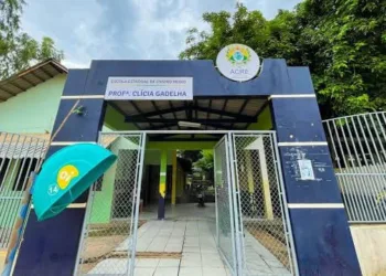 Homens disfarçados de alunos tentam assaltar escola em Rio Branco e são impedidos por vigilante