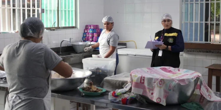 MPAC inspeciona escola Armando Nogueira após denúncias de má qualidade nos alimentos