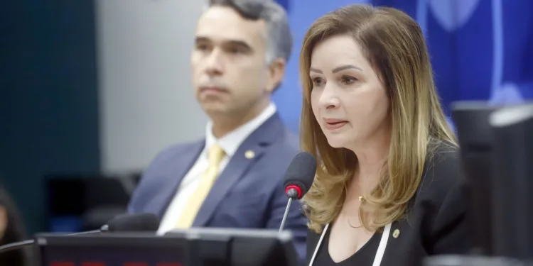 Socorro Neri anuncia afastamento da presidência Partido Progressistas em Rio Branco