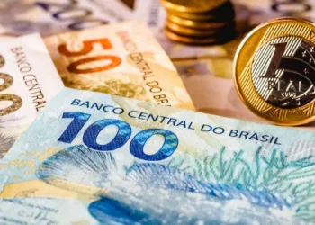 Governo prevê salário mínimo de R$ 1.502,00 para 2025