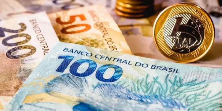 Governo prevê salário mínimo de R$ 1.502,00 para 2025