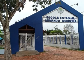 Decreto legislativo tenta suspender afastamento de diretora do colégio Armando Nogueira