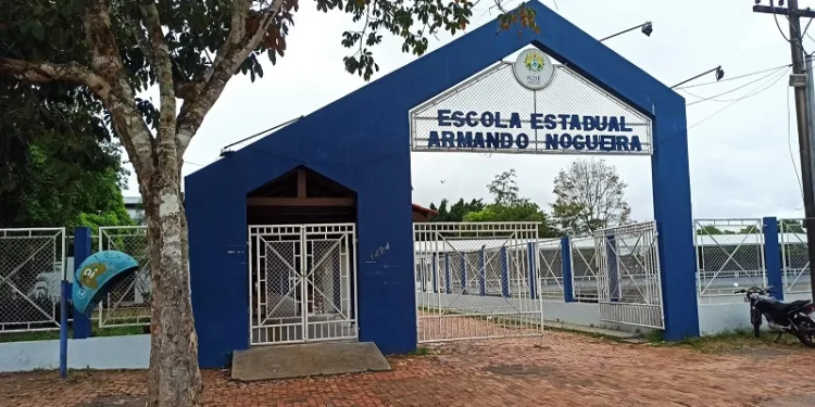 Decreto legislativo tenta suspender afastamento de diretora do colégio Armando Nogueira