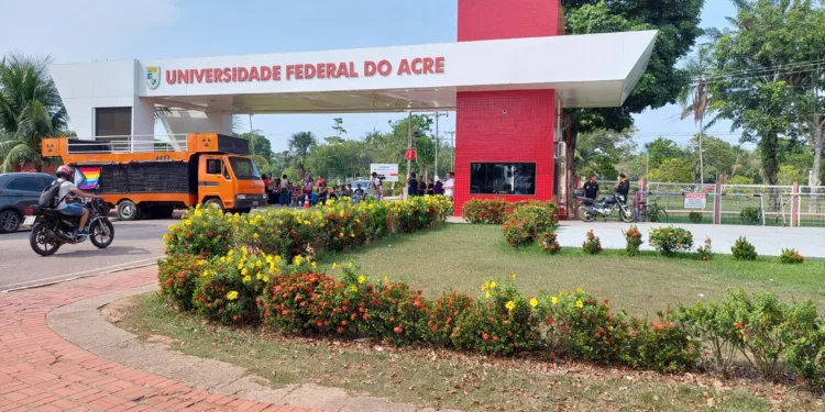 Docentes da Ufac recusam proposta e reunião para decidir greve  é antecipada para dia 29