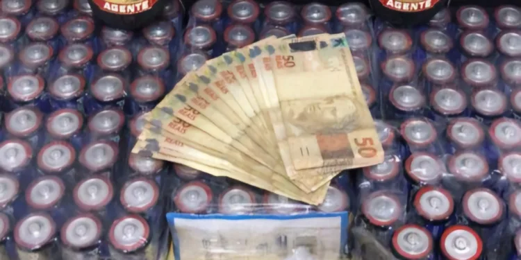 Peruano é preso por traficar drogas em pilhas no interior do Acre