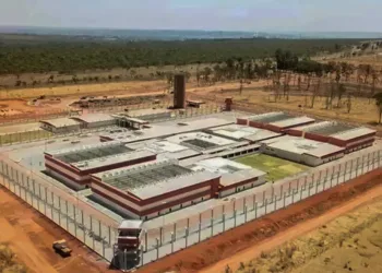 PF prende mulher suspeita de ajudar acreanos em fuga de presídio federal de Mossoró