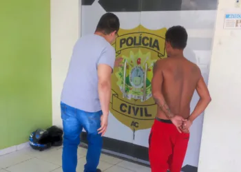 Dois homens são presos por homicídio e descumprimento de medida protetiva no Acre