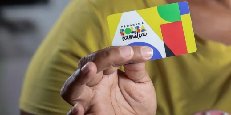 Quase 84% das famílias que recebem Bolsa Família no Acre não chefiadas por mulheres