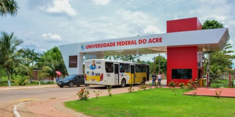 Após mais de um mês, técnicos-administrativos da Ufac continuam em greve; sem previsão de término