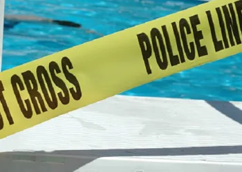 Criança de 1 ano e 5 meses morre afogada na piscina da própria casa em Rio Branco