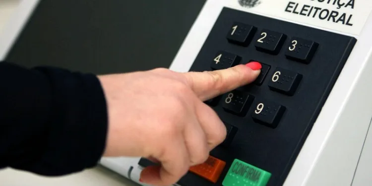 Saiba o que pré-candidatos às eleições municipais deste ano podem e não fazer