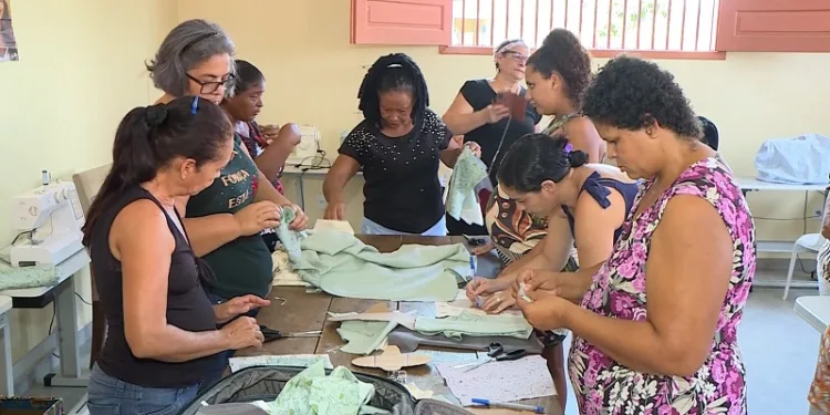 Absorvente ecológico que pode durar até cinco anos é produzido em projeto da Ufac