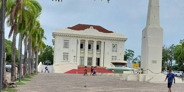 Ponto facultativo é decretado no Acre para esta quinta-feira (02)