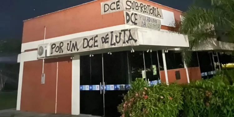 “Objetos foram retirados”, diz DCE após estudantes ocuparem sede na Ufac