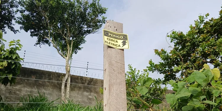 Adolescente de 14 anos morre após ser eletrocutado em cerca elétrica, no interior do Acre