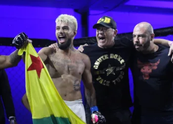 Conheça a história do lutador acreano que vai disputar cinturão no México neste sábado