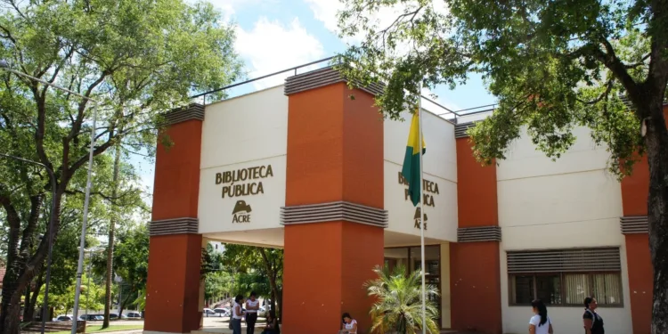 Biblioteca pública de RB tem público reduzido após aumento de moradores de rua nas dependências