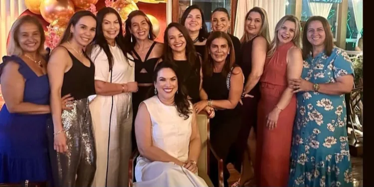 Procuradora de Justiça, Dra Kátia Rejane, ganha festa surpresa de familiares e amigos queridos, pelo seu aniversário, assinalado na quinta-feira, 23 de maio