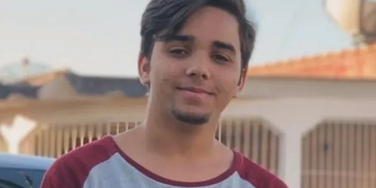 Jovem atropelado por adolescente na Dias Martins precisa de doação de sangue; saiba como doar