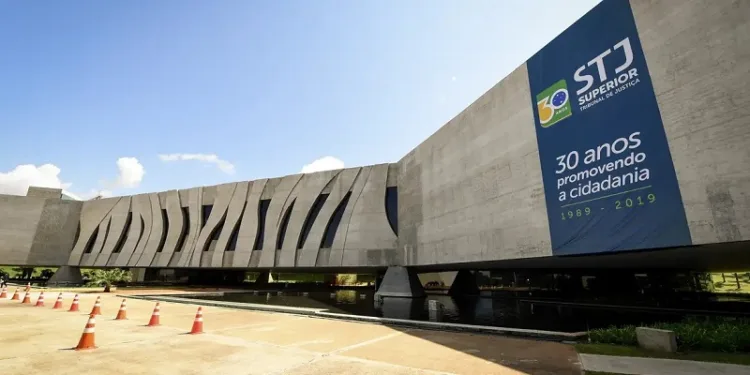 STJ autoriza faculdade a cobrar mensalidade maior de alunos calouros